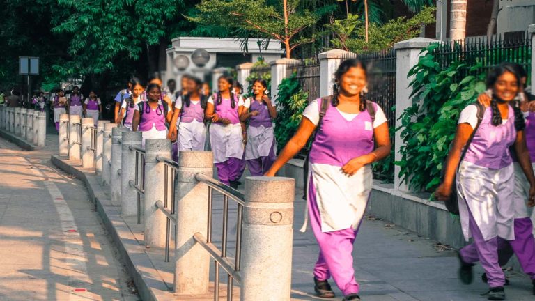 Supreme Court: ఫుట్‌పాత్‌పై నడవడం ప్రాథమిక హక్కు.. ప్రత్యేక చట్టం తేవాలని కేంద్రానికి సూచన