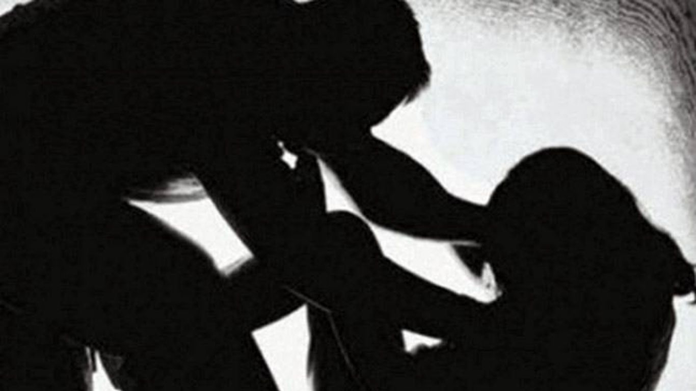 Casting Couch : సినిమాలలో అవకాశాలు ఇప్పిస్తా.. కోరిక తీర్చాలని నటికి వేధింపులు