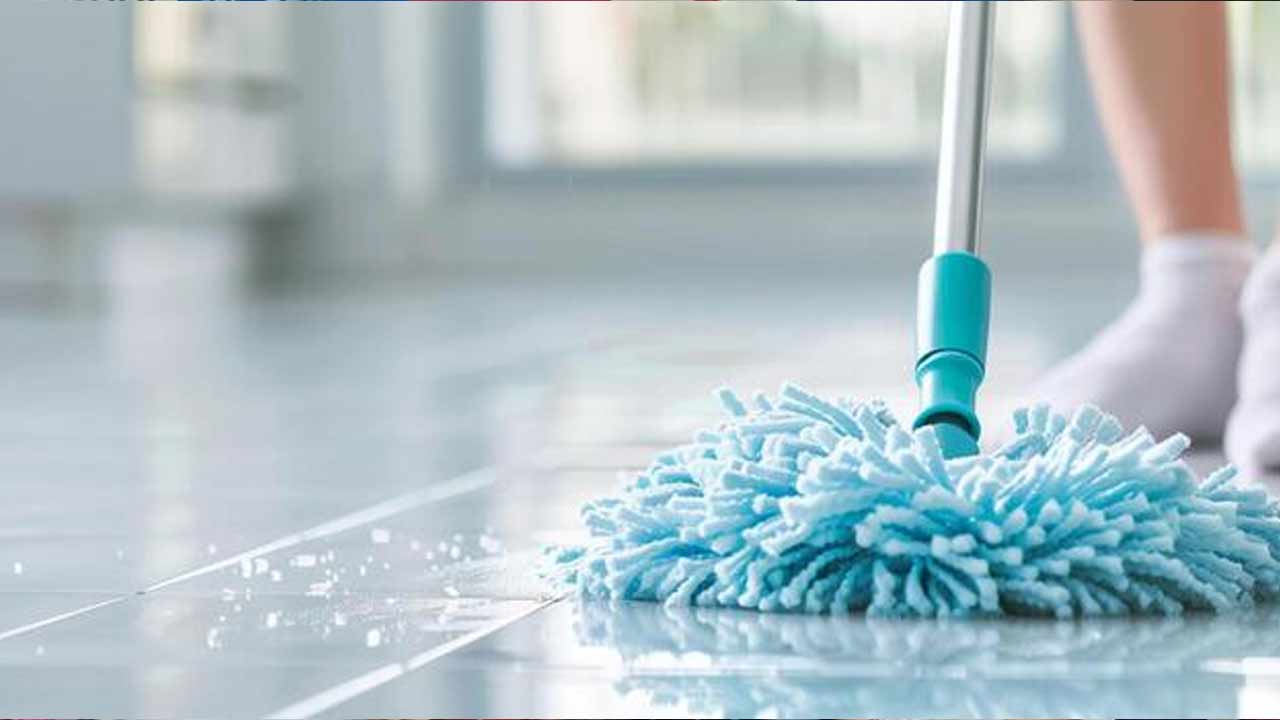 Floor Cleaning Tips : ఇంట్లో జిడ్డు నేలకు గుడ్‌బై.. అద్దంలా మెరిపించే సూపర్ చిట్కాలు.!