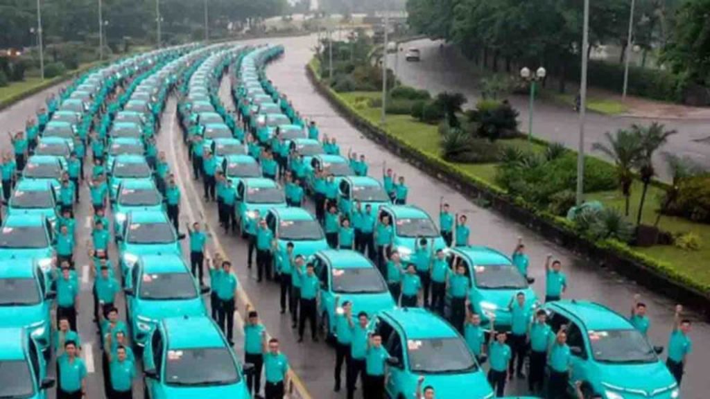 Green Sm Limo Launches