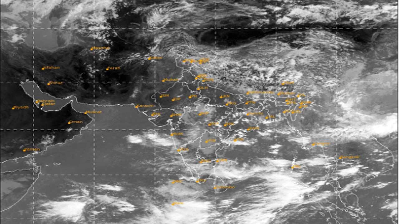 Monsoon: శాటిలైట్ చిత్రాల్లో షాకింగ్ దృశ్యాలు.. దేశంలో కనిపించని వర్ష మేఘాలు