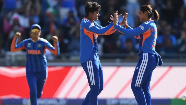 Women’s T20 World Cup 2026 : పాకిస్తాన్‌ను చిత్తు చేసిన భారత్.. దీప్తి శర్మ ఐదు వికెట్ల సునామీ.!