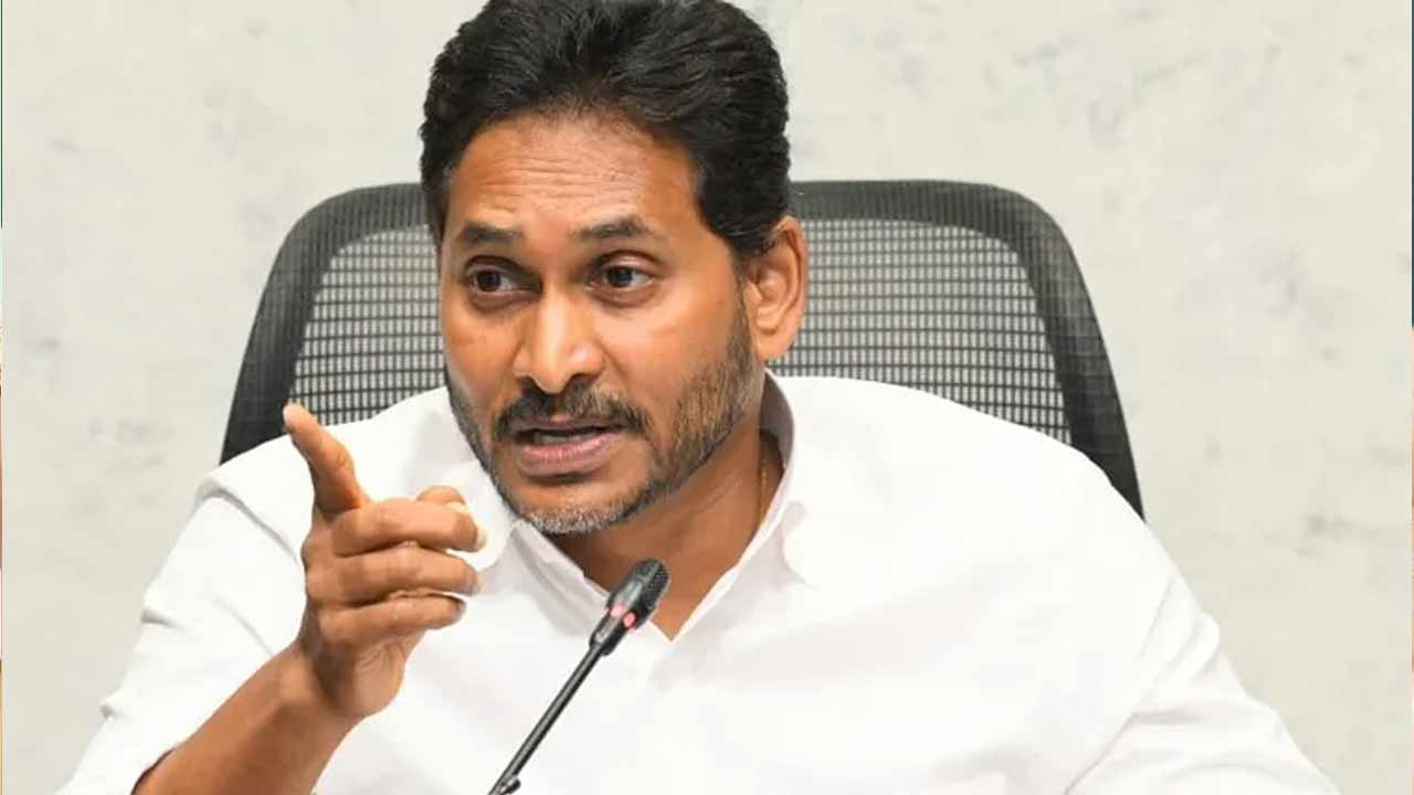 YS Jagan : ఏపీలో నడుస్తోంది గూండాల రాజ్యమా?.. చంద్రబాబుపై వైఎస్ జగన్ ఫైర్..