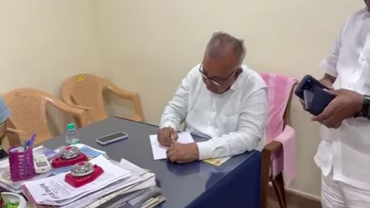 karnataka minister ramalinga reddy resigns over bengaluru development portfolio
