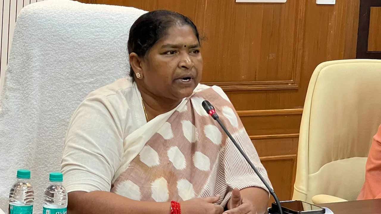 minister seethakka meets union minister on rural development funds