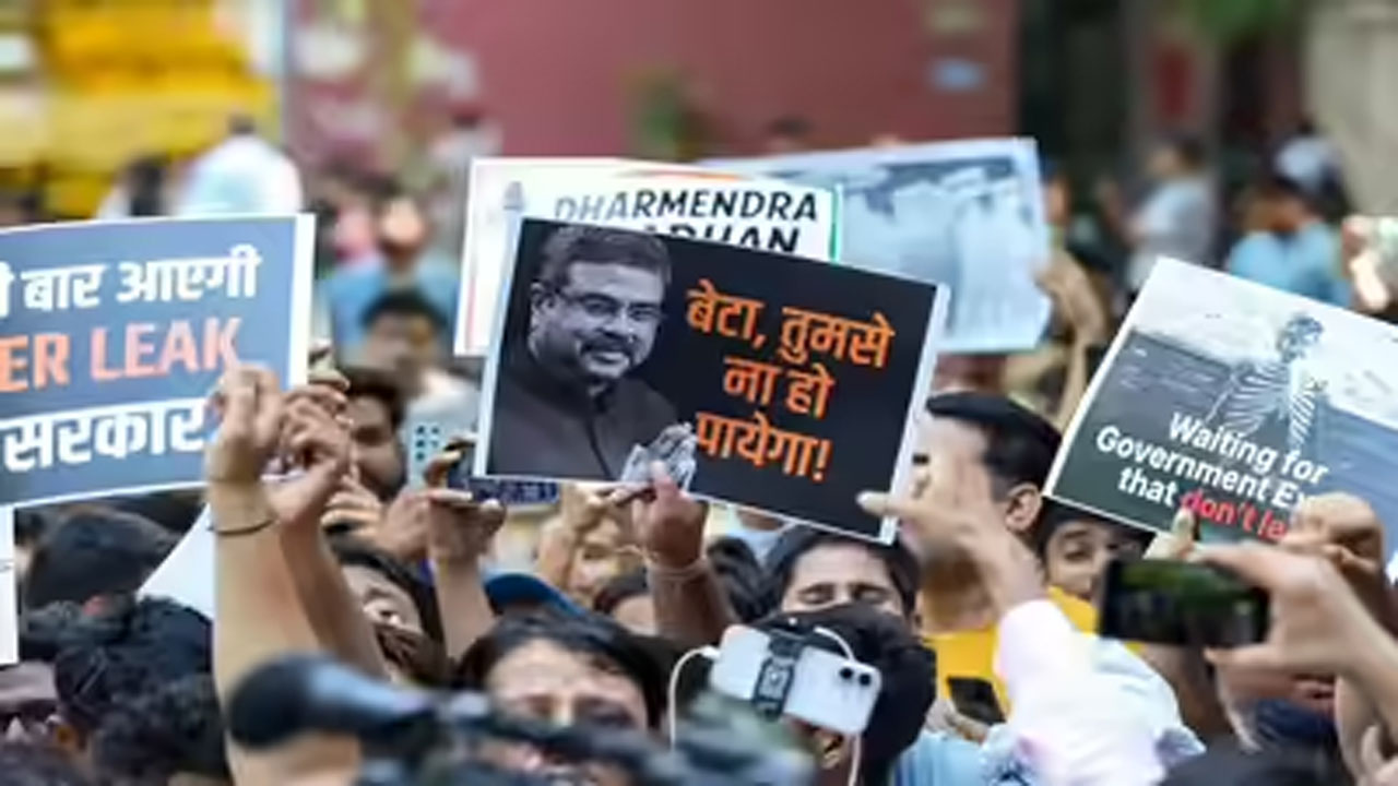 neet paper leak protest jantar mantar abhijeet dipke delhi