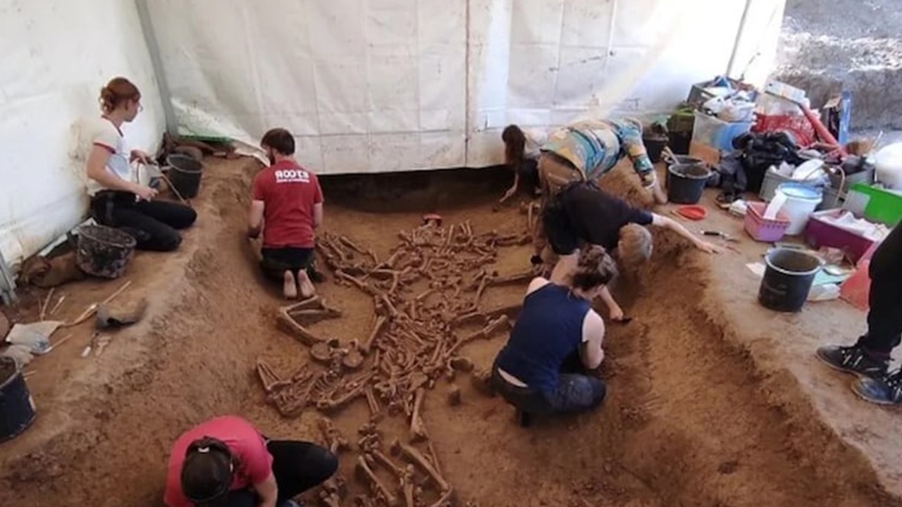 Human Skeletons: బయటపడ్డ తలలు లేని అస్థిపంజరాలు.. ఏంటా మిస్టరీ..