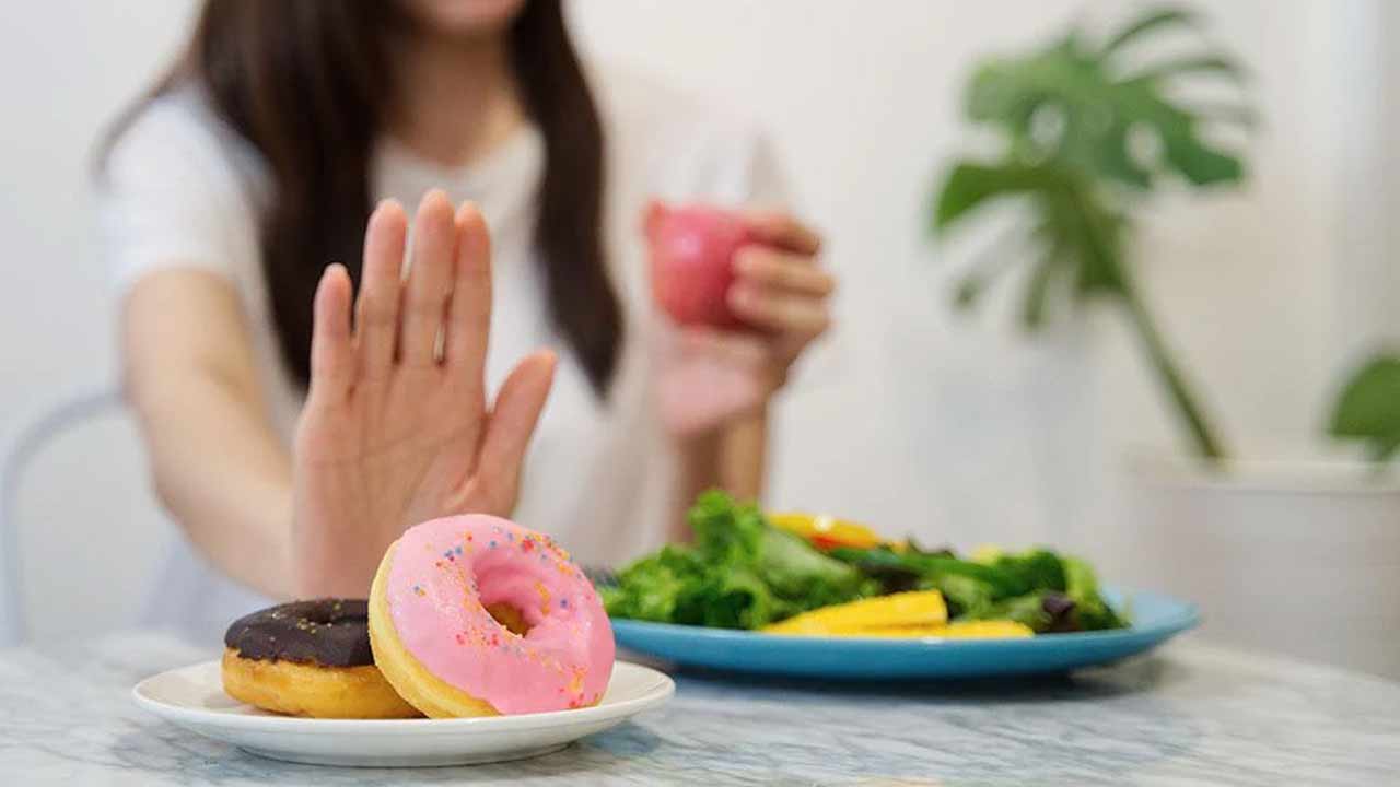 Sugar Cravings Control : తీపి తినాలనే కోరికా..? ఈ చిట్కాలతో మీ స్వీట్ క్రేవింగ్స్‌కు చెక్ పెట్టండి.!
