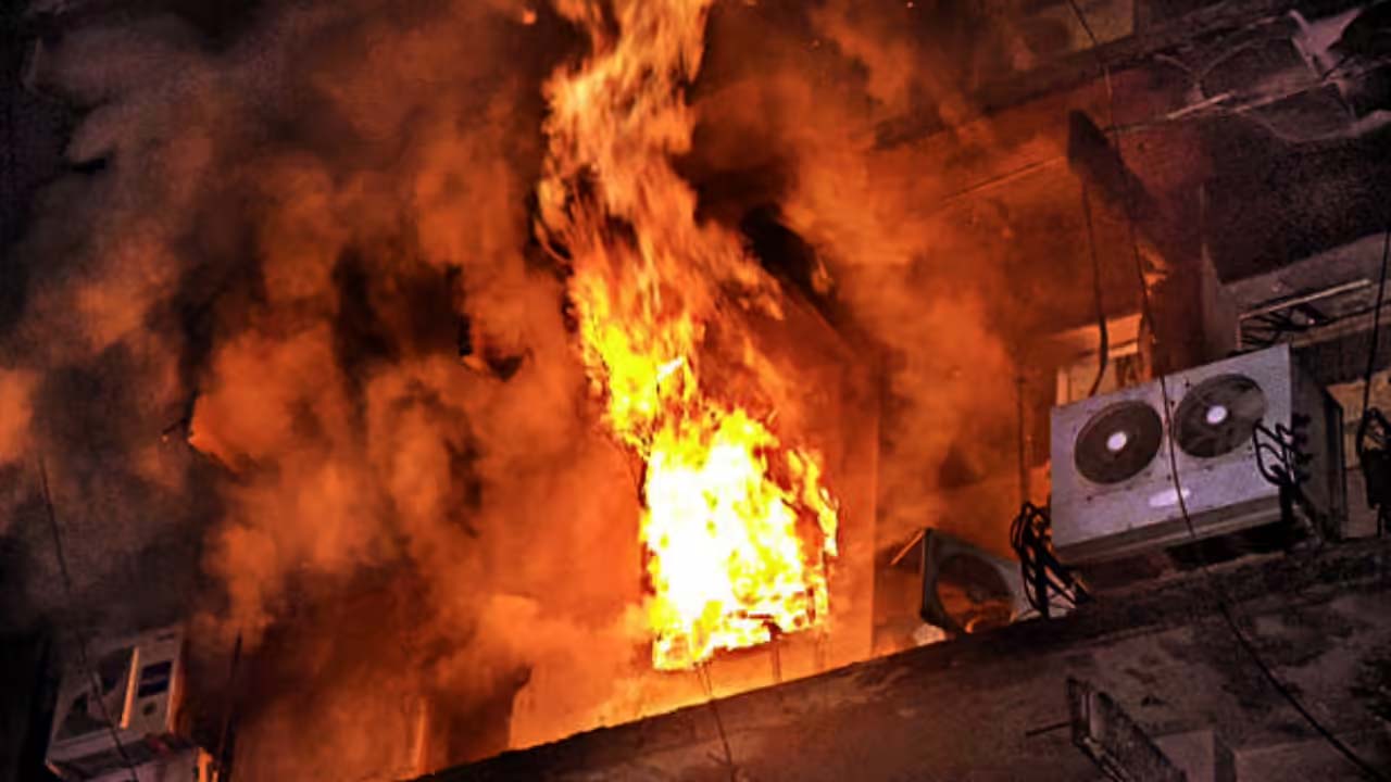Swapnalok Complex Fire : సికింద్రాబాద్‌లో కలకలం.. మళ్లీ మంటల్లో స్వప్నలోక్.!