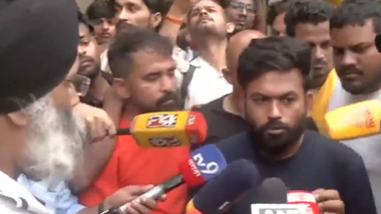 Abhijit Deepke: అభిజిత్ దీప్కే సంచలన ఆరోపణలు.. “బీజేపీ కార్యకర్తలు రాళ్లు విసిరారు, ముందే రాళ్లు తెచ్చుకున్నరు”