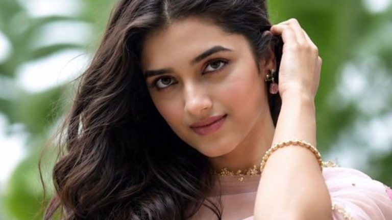 Bhagyashri Borse: ఆ సూపర్ స్టార్‌తో డిన్నర్ డేట్ చేయాలని ఉంది.. మనసులో మాట చెప్పిన ‘లెనిన్’ హీరోయిన్