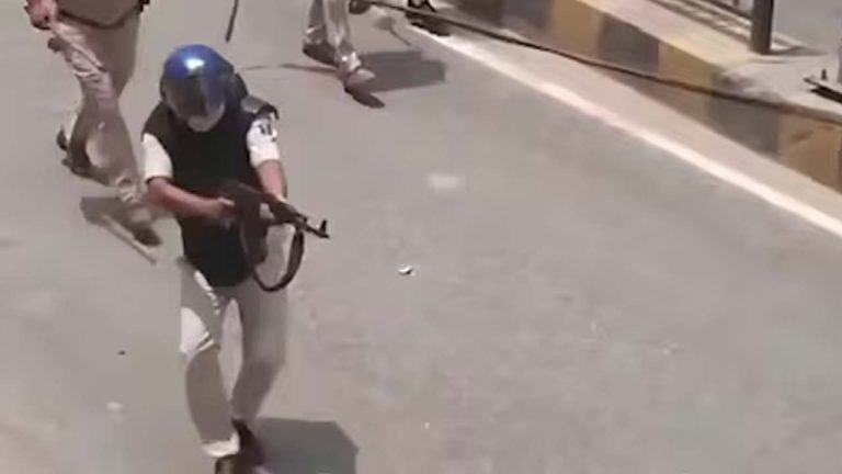 Bihar Bandh AK-47 Firing: విద్యార్థుల నిరసనలో.. ఏకే-47తో కాల్పులు జరిపిన కానిస్టేబుల్ సస్పెండ్..