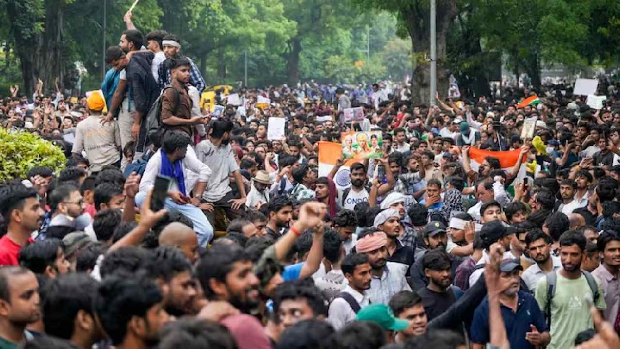 connaught place shops to close early amid protest security