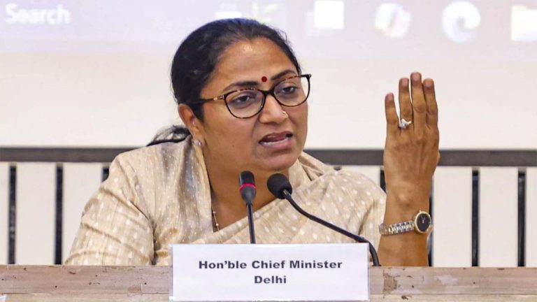 Delhi: నిరసనకారులపై కేసులు కొట్టేసిన ఢిల్లీ ప్రభుత్వం.. ఒక్క షరతు!