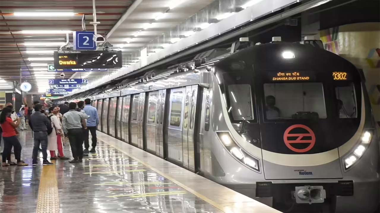 Delhi: ఢిల్లీ వాసులకు శుభవార్త.. తెరుచుకున్న మెట్రో స్టేషన్లు