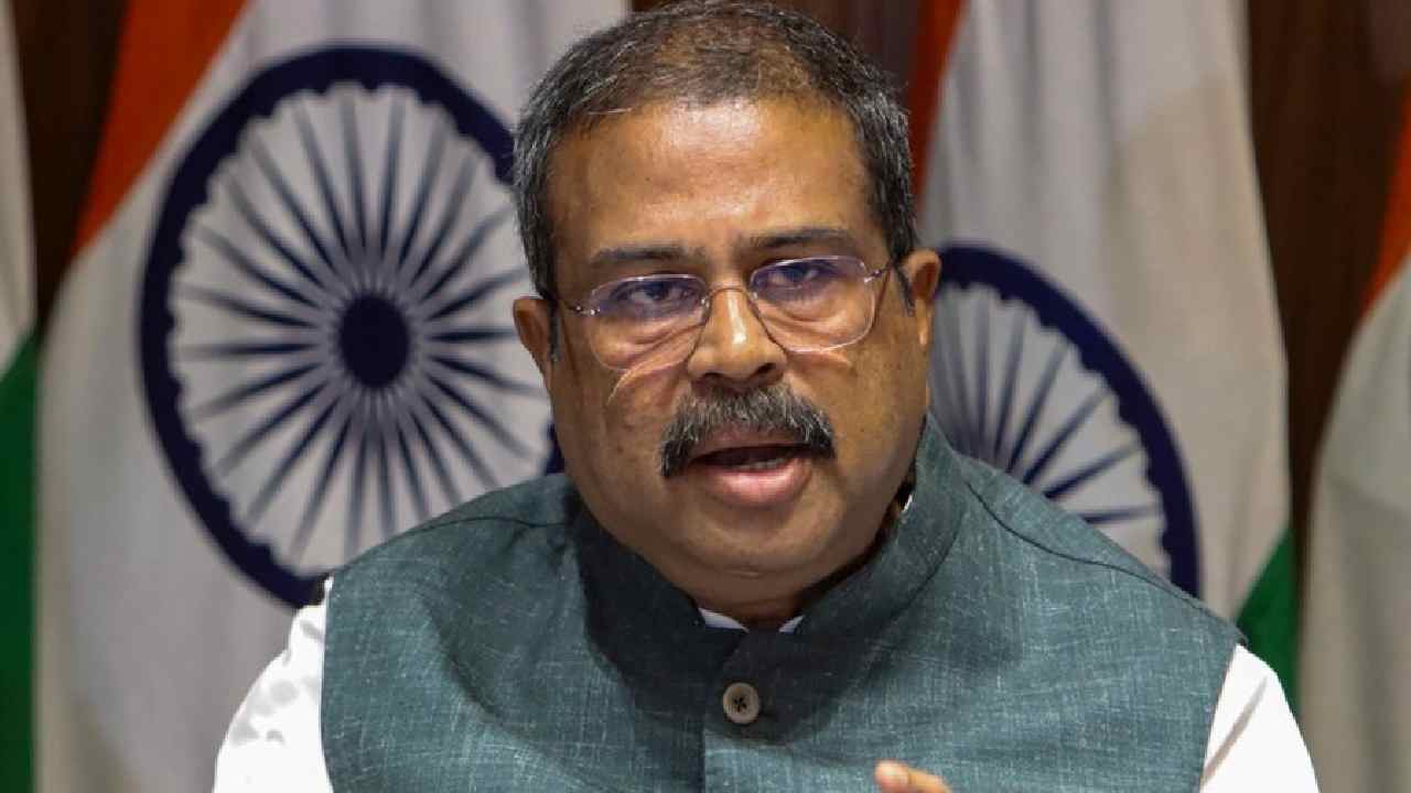 Dharmendra Pradhan: ధర్మేంద్ర ప్రధాన్ రాజీనామా చేయరు.. స్పష్టం చేసిన కేంద్రం..!