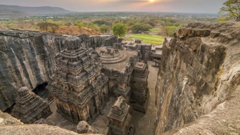 Ellora Kailasa Temple: ఎల్లోరాలోని కైలాసనాథ ఆలయాన్ని పై నుంచి కిందికి ఎందుకు చెక్కారు.. ప్రపంచాన్ని ఆశ్చర్యపరిచిన నిర్మాణం!