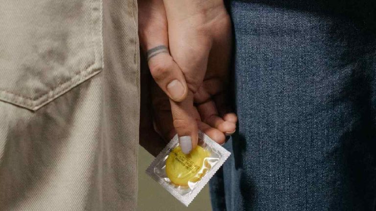 Fake Condoms: “కండోమ్‌”లను కూడా వదలని చైనా.. ఏకంగా 2 లక్షల నకిలీ మాల్ స్వాధీనం..