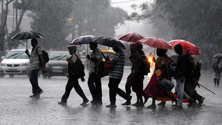 IMD Alert: 17 రాష్ట్రాలకు అతి భారీ వర్ష సూచన.. రెడ్ అలర్ట్ జారీ