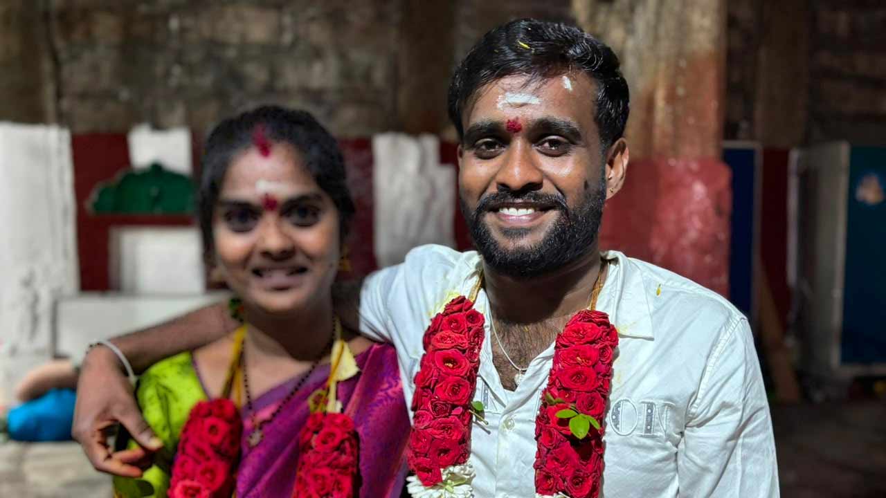 newlywed love couple attacked in tirupati thali chain snatched
