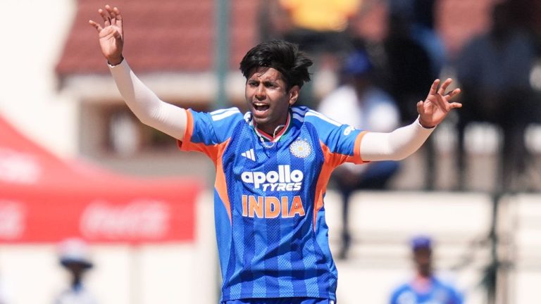 Mayank Yadav: రెండేళ్లు నరకం అనుభవించా.. ఒంటరిగా కూర్చొని ఏడ్చేశా.. టీమిండియా మ్యాచ్ విన్నర్ భావోద్వేగం!