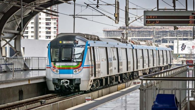 Hyderabad Metro : హైదరాబాద్ మెట్రోకు మేకోవర్.. 10 స్టేషన్లతో కొత్త ప్లాన్.!