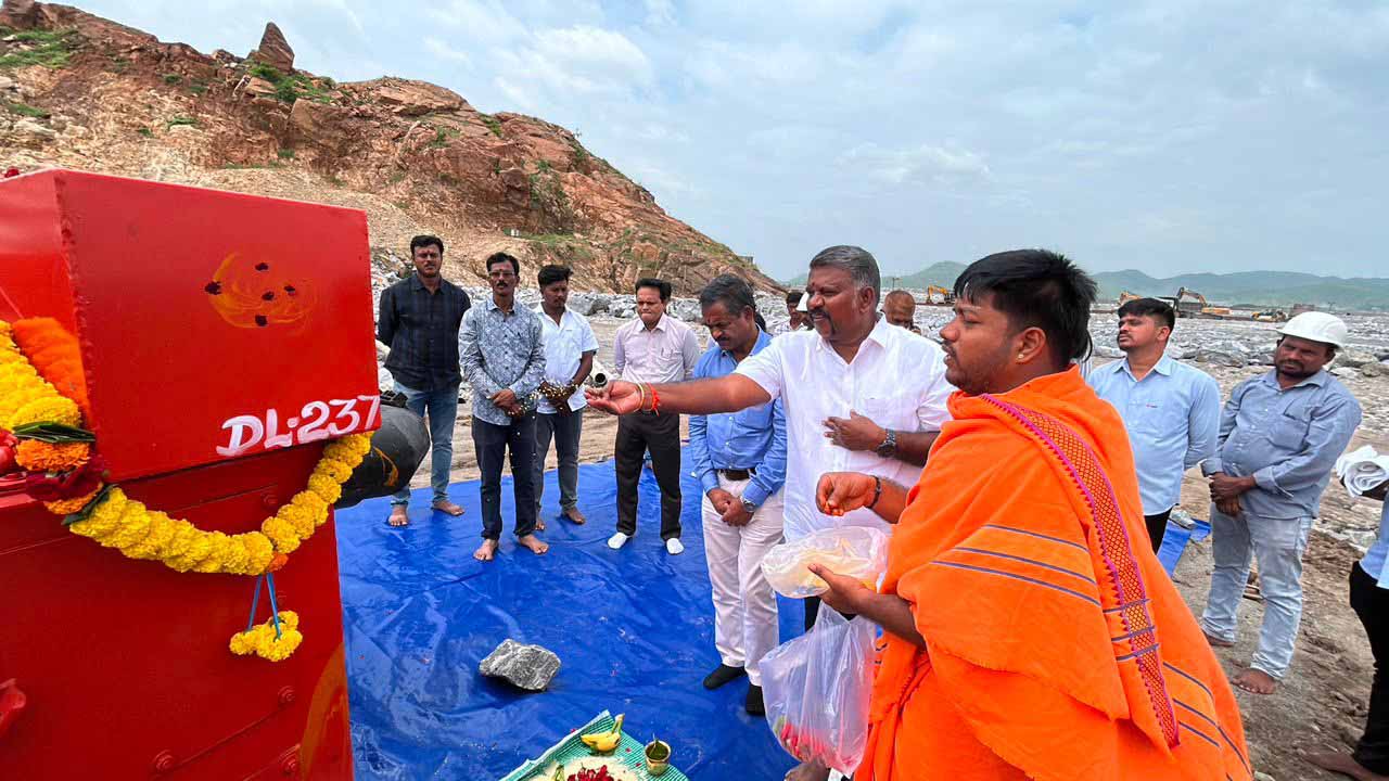 AP: పోలవరంలో డీ వాటరింగ్ ప్రారంభం.. 240 మోటార్లు ఏర్పాటు..