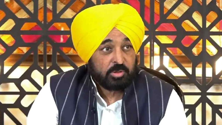 Paper Leaks: పంజాబ్‌లో పేపర్ లీక్.. చిక్కుల్లో ఆమ్ ఆద్మీ పార్టీ..
