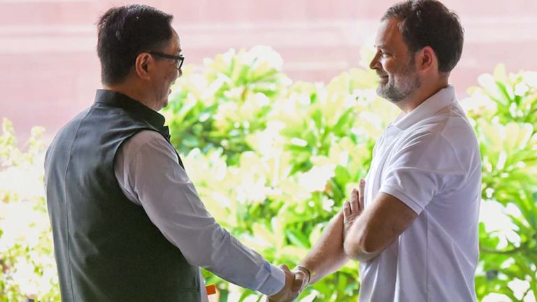 Rahul Gandhi-Kiren Rijiju: సభలో ఫైటింగ్.. బయట ముచ్చట్లు.. రాహుల్‌గాంధీ-కిరణ్ రిజిజు సరదా సంభాషణ