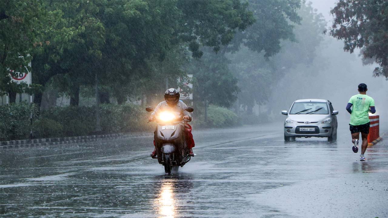 IMD Rain Alert: ఈ రాష్ట్రాలకు అతి భారీ వర్ష సూచన.. అప్రమత్తంగా ఉండాలని హెచ్చరిక