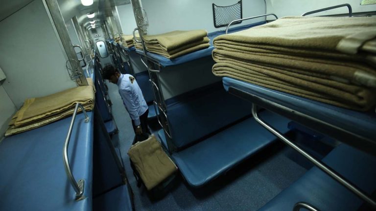 Train: మరీ చీఫ్‌గా దుప్పట్లు చోరీ.. కోచ్ అటెండెంట్లు గగ్గోలు.. ఎందుకంటే..!