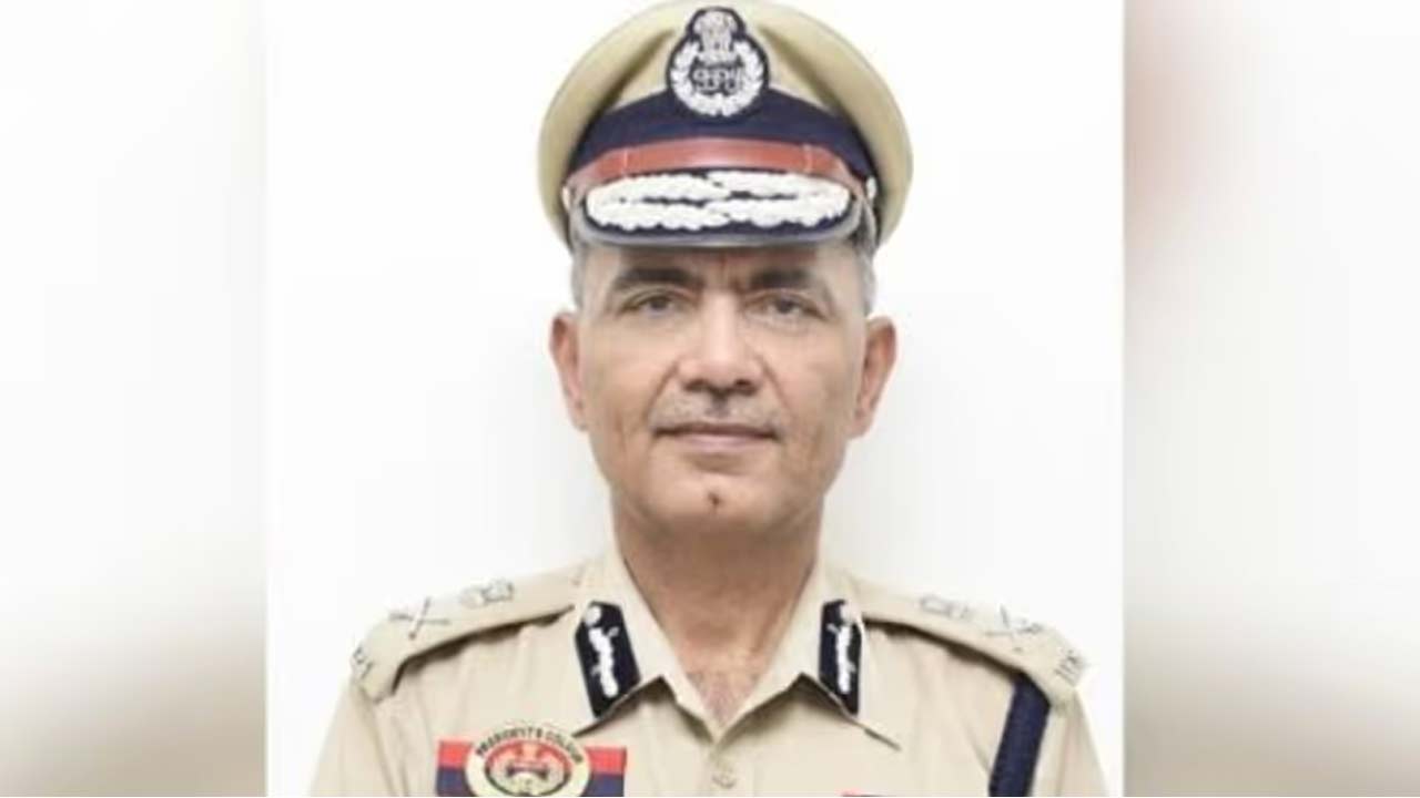 Tripura DGP Anurag Dhankar: పోలీసు శాఖలో తీవ్ర విషాదం.. డీజీపీ అనురాగ్ ధన్‌ఖడ్‌ ఆత్మహత్య!