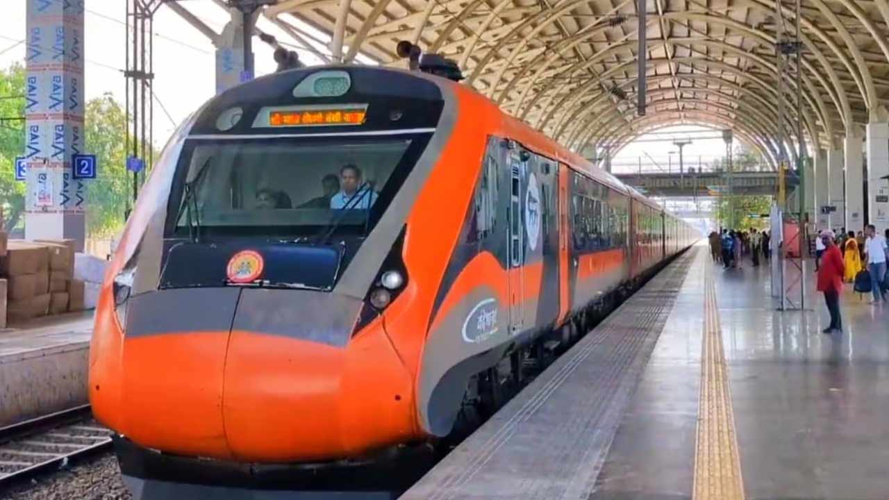 Vande Bharat Loco Pilot Salary: వందే భారత్ లోకో పైలట్ జీతం ఎంత? ఎంపిక ఎలా జరుగుతుంది.. ఏ అర్హతలు ఉండాలి..?