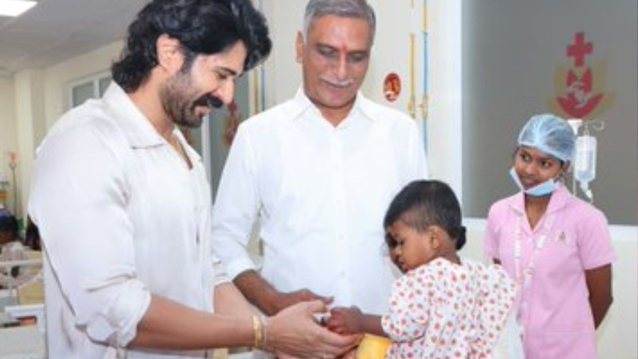 Vijay Deverakonda: సేవా కార్యక్రమాలతో మరోసారి మనసులు గెలిచిన విజయ్.. రాజకీయాలపై కొత్త చర్చకు కారణమయ్యారా?