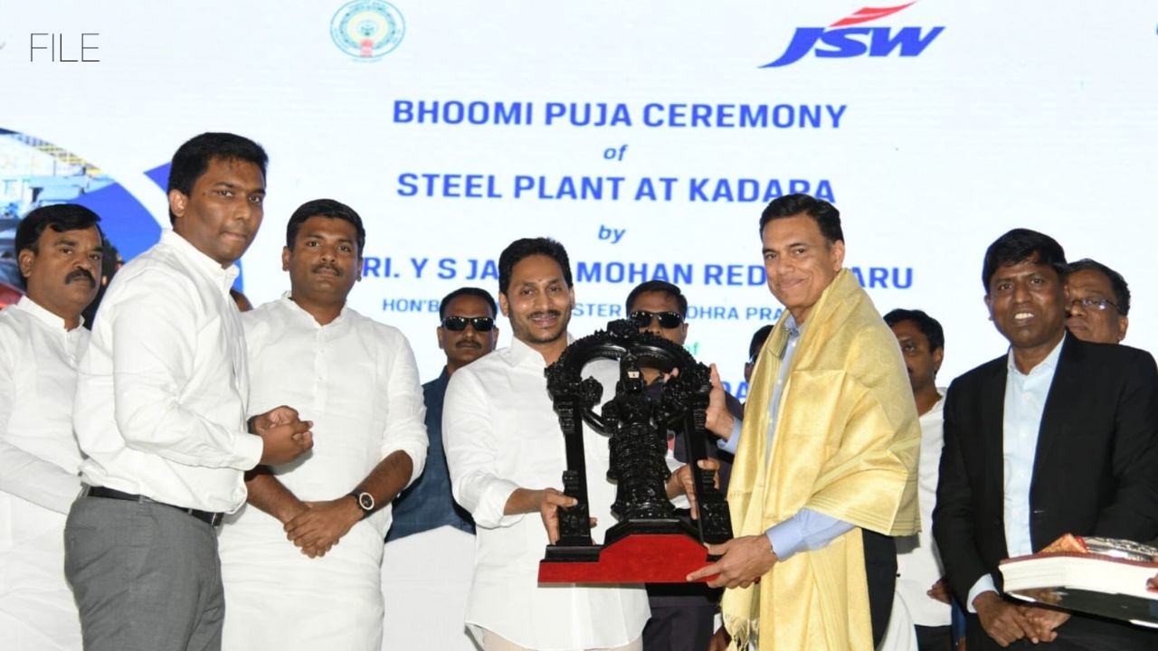 YS Jagan Mohan Reddy: స్టీల్ ప్లాంట్ పనులు మొదలు.. X వేదికగా జగన్ కీలక వ్యాఖ్యలు.!