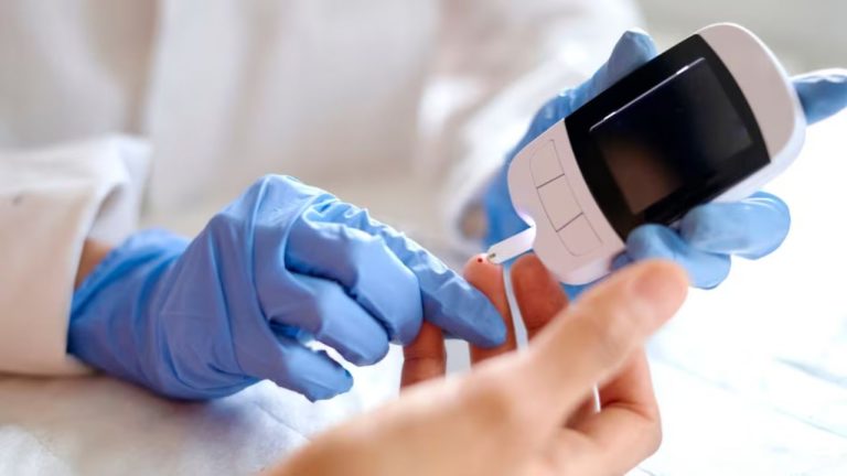 Blood Sugar Test Timing: తిన్న ఎంతసేపటి తర్వాత షుగర్ చెక్ చేయాలి? చాలామంది చేసే పెద్ద తప్పు ఇదే!