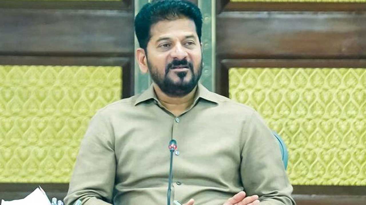 CM Revanth Reddy : ఏపీలో రూ.10 వేల కోట్ల బకాయిలు.. అక్కడ ఎందుకు ప్రశ్నించరు.?
