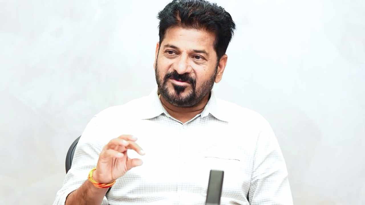 CM Revanth Reddy: ఉద్యోగుల జీతాలపై రేవంత్ కీలక నిర్ణయం.. ఏజెన్సీలకు వార్నింగ్