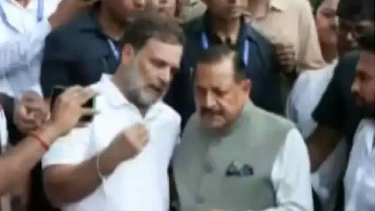rahul gandhi congress protest pm residence student lathi charge