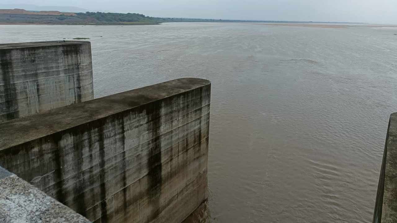 medigadda lakshmi barrage flood gates opened