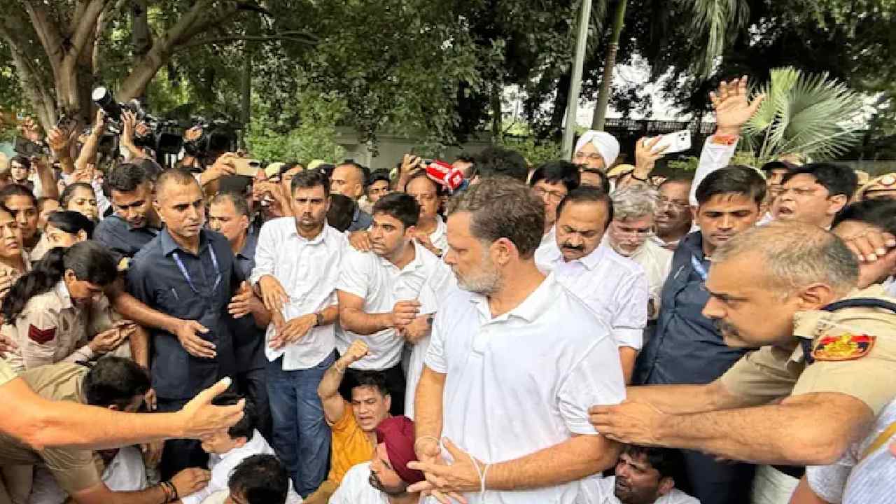 government slams congress protest pm modi residence security threat