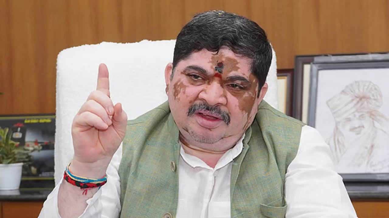 ponnam prabhakar counters harish rao