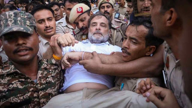 Rahul Gandhi: ‘ప్రభుత్వాన్ని తొలగించండి’ అని పోలీసులు నా చెవిలో చెప్పారు: రాహుల్ గాంధీ