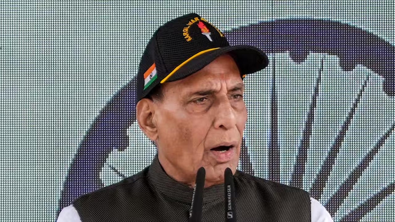 Rajnath Singh: భారత్ డేటా సెంటర్లు నిర్మిస్తే.. పాకిస్థాన్ ఉగ్రవాద కేంద్రాలు నిర్మిస్తోంది..