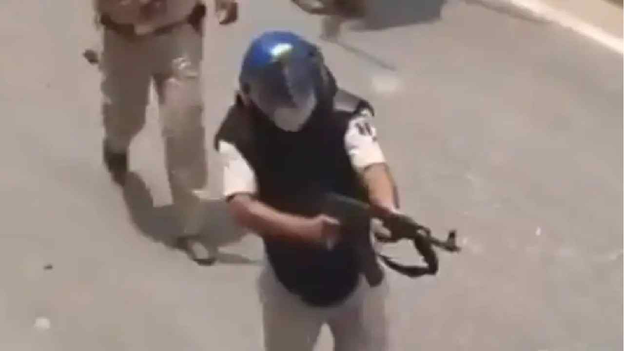 siwan sp removed ak 47 student protests bihar