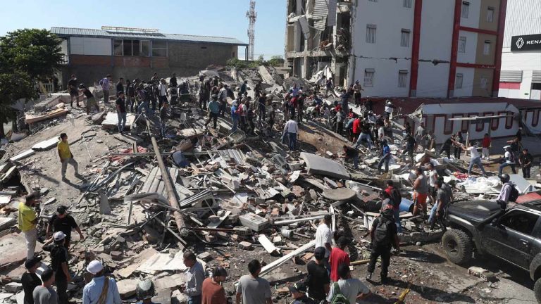 Colombia Earthquake : కొలంబియాలో భారీ భూకంపం.. 47 మంది మృతి, కూలిన భవనాలు.!