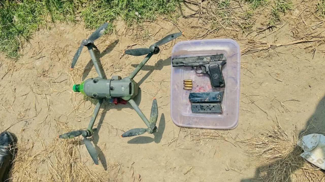 Fazilka Border Drone Arms Smuggling: ఫాజిల్కా సరిహద్దు వద్ద పాకిస్థాన్ కుట్ర భగ్నం.. డ్రోన్, పిస్టల్, తూటాలు స్వాధీనం