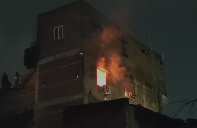 Fire Accident: పాతబస్తీలో అగ్నిప్రమాదం.. క్షణాల్లో వ్యాపించిన పొగ.. భయాందోళనలో ప్రజలు..