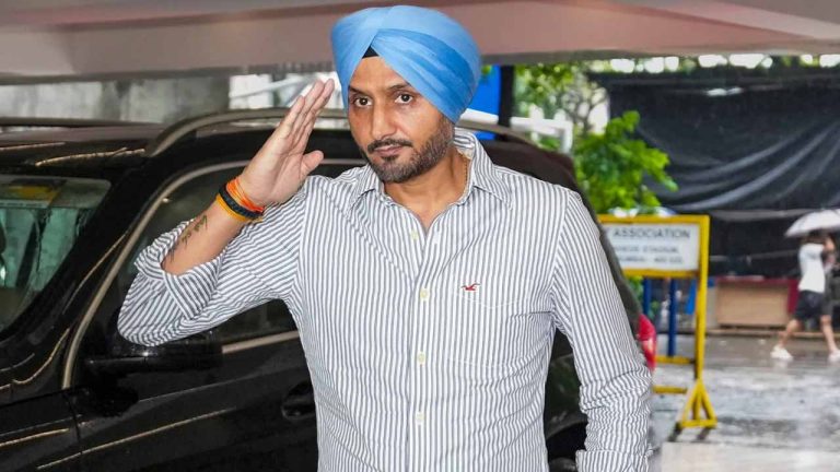 Harbhajan Singh: వారి త్యాగాలు లేకపోతే నేను ఇలా ఉండేవాడిని కాదు.. భావోద్వేగానికి గురైన హర్భజన్ సింగ్..