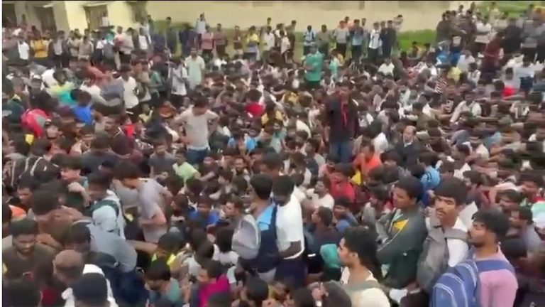 Hyderabad: స్టేడియం వద్ద కిక్కిరిసిన నిరుద్యోగులు.. హైడ్రా ఉద్యోగాల కోసం క్యూ కట్టిన వేలాది మంది!